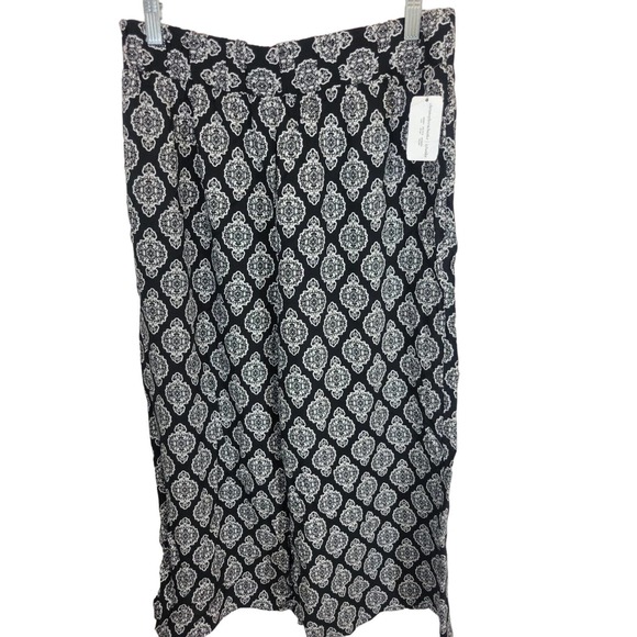 NWT Christopher & Banks Black Baroque Wide Leg Capri Pants Women's Size Large - Picture 1 of 11